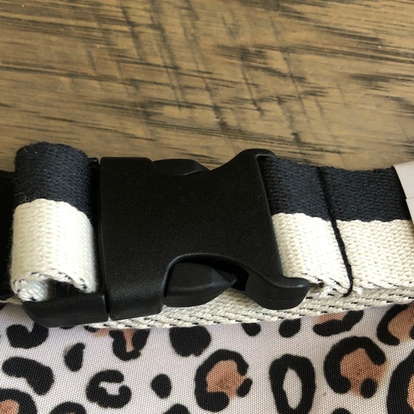 Brighton Wild Cat Leopard animal print belt bag New with Tags - Picture 6 of 7